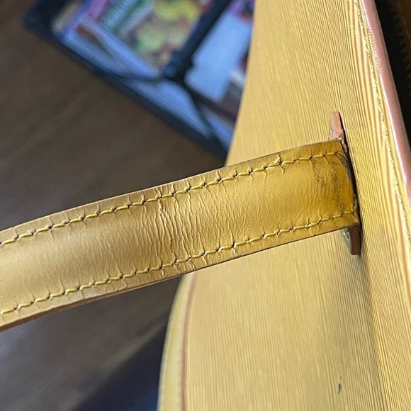 Elegant Louis Vuitton Epi Saint Jacques Tote Bag - Picture 12 of 12